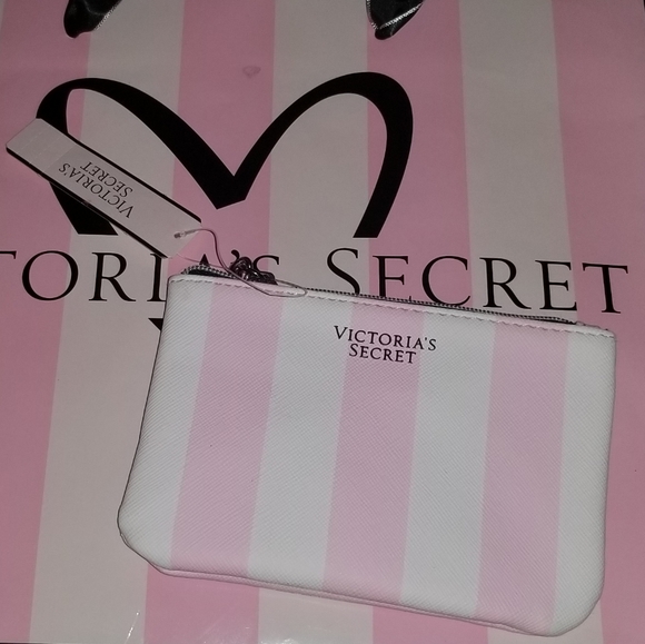 Victoria's Secret Accessories - NWT VICTORIAS SECRET ICONIC STRIPED COIN KEY RING